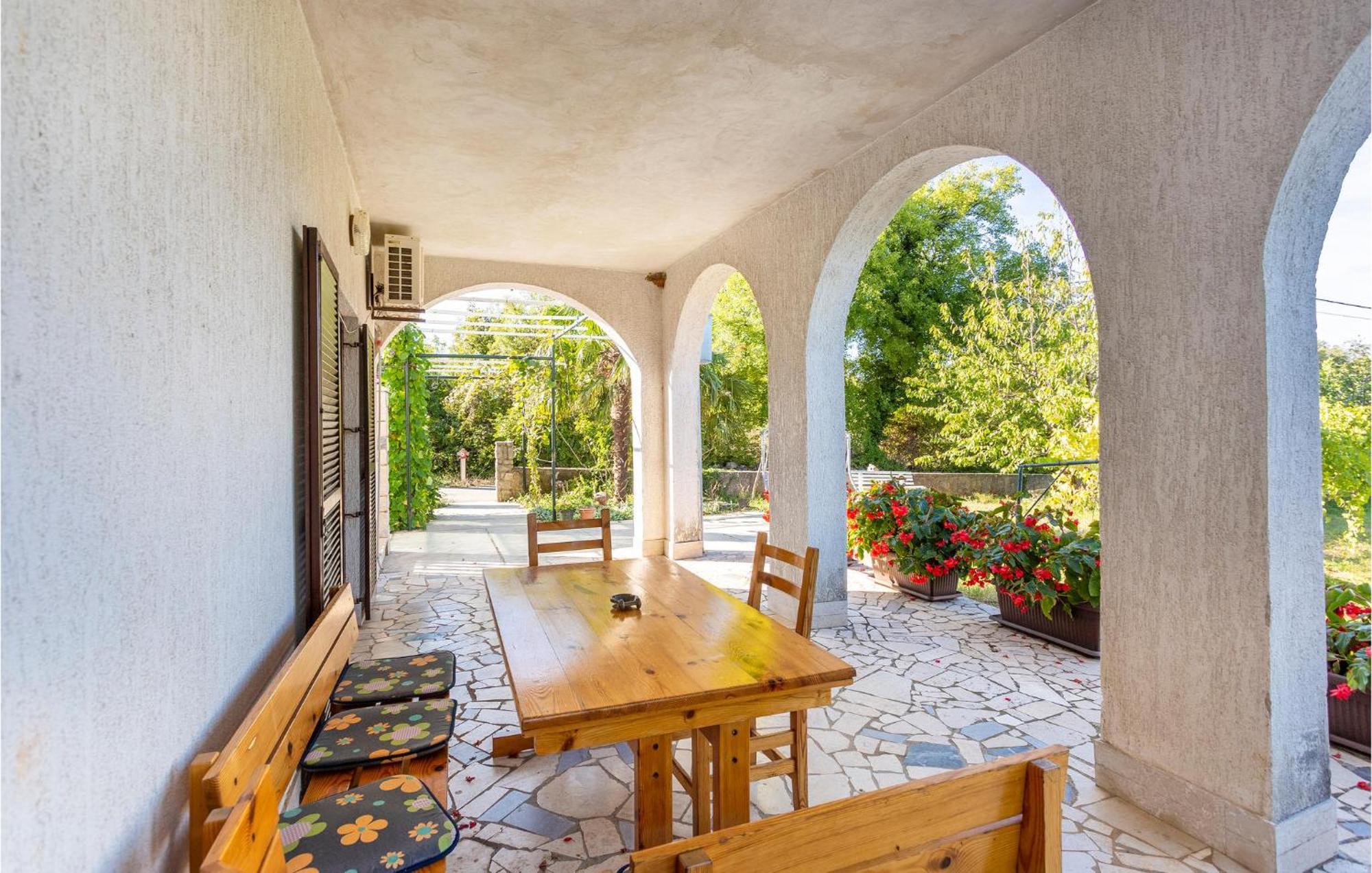 Beautiful Apartment In Malinska With Wifi Exterior foto