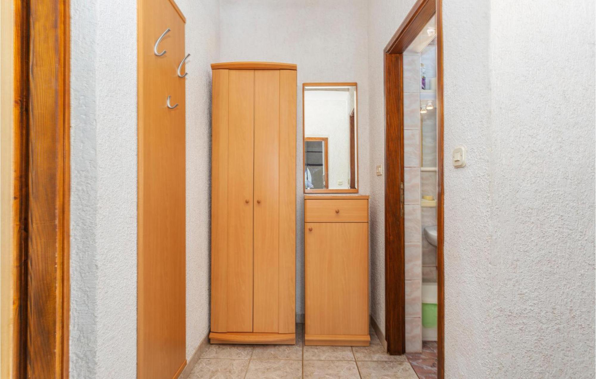 Beautiful Apartment In Malinska With Wifi Exterior foto